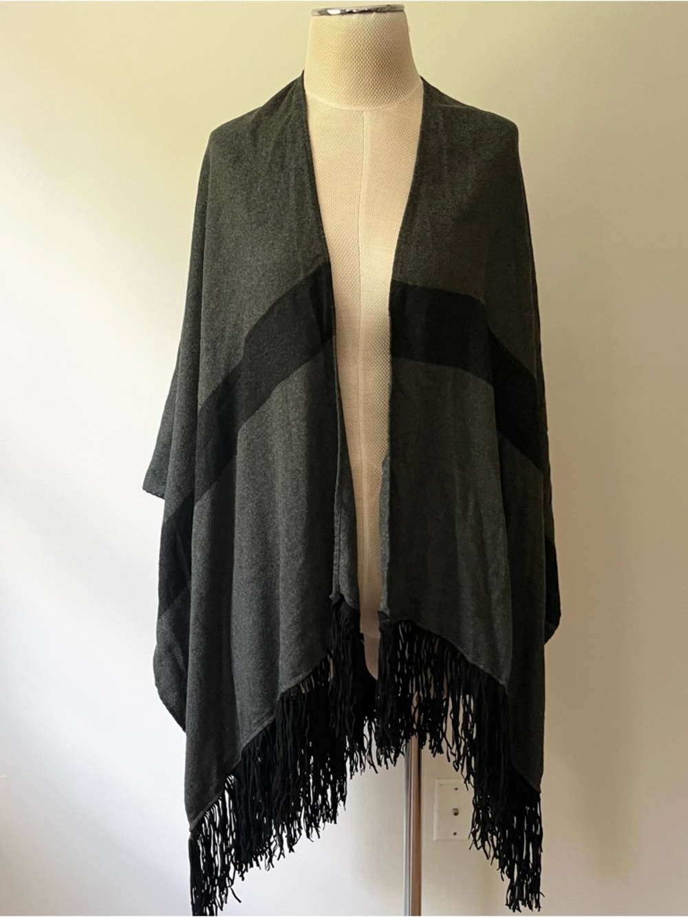 Calvin Klein Sweater Poncho Fringe Wrap Scarf Grey